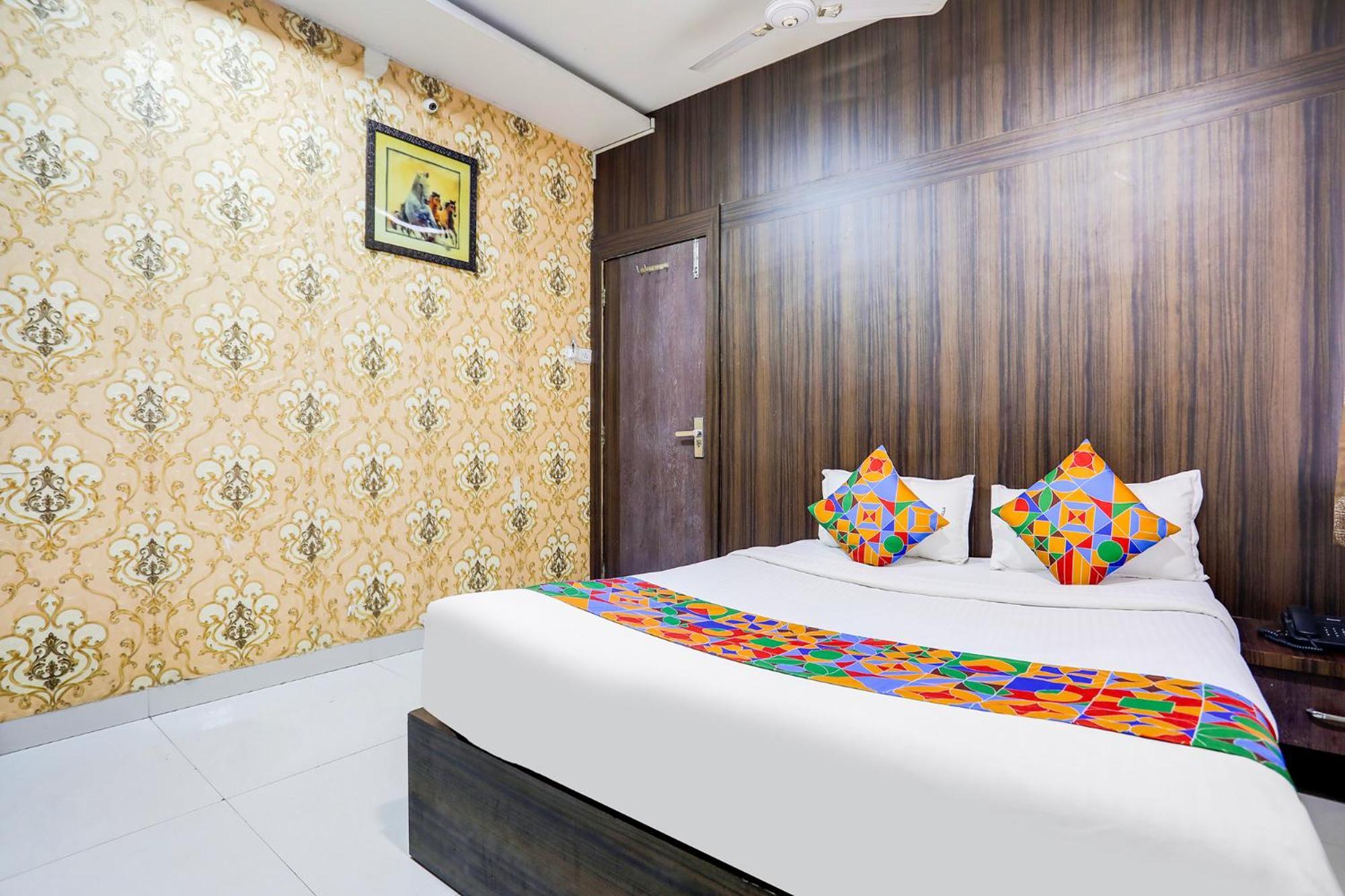 Fabhotel Blue Star Bori  Extérieur photo